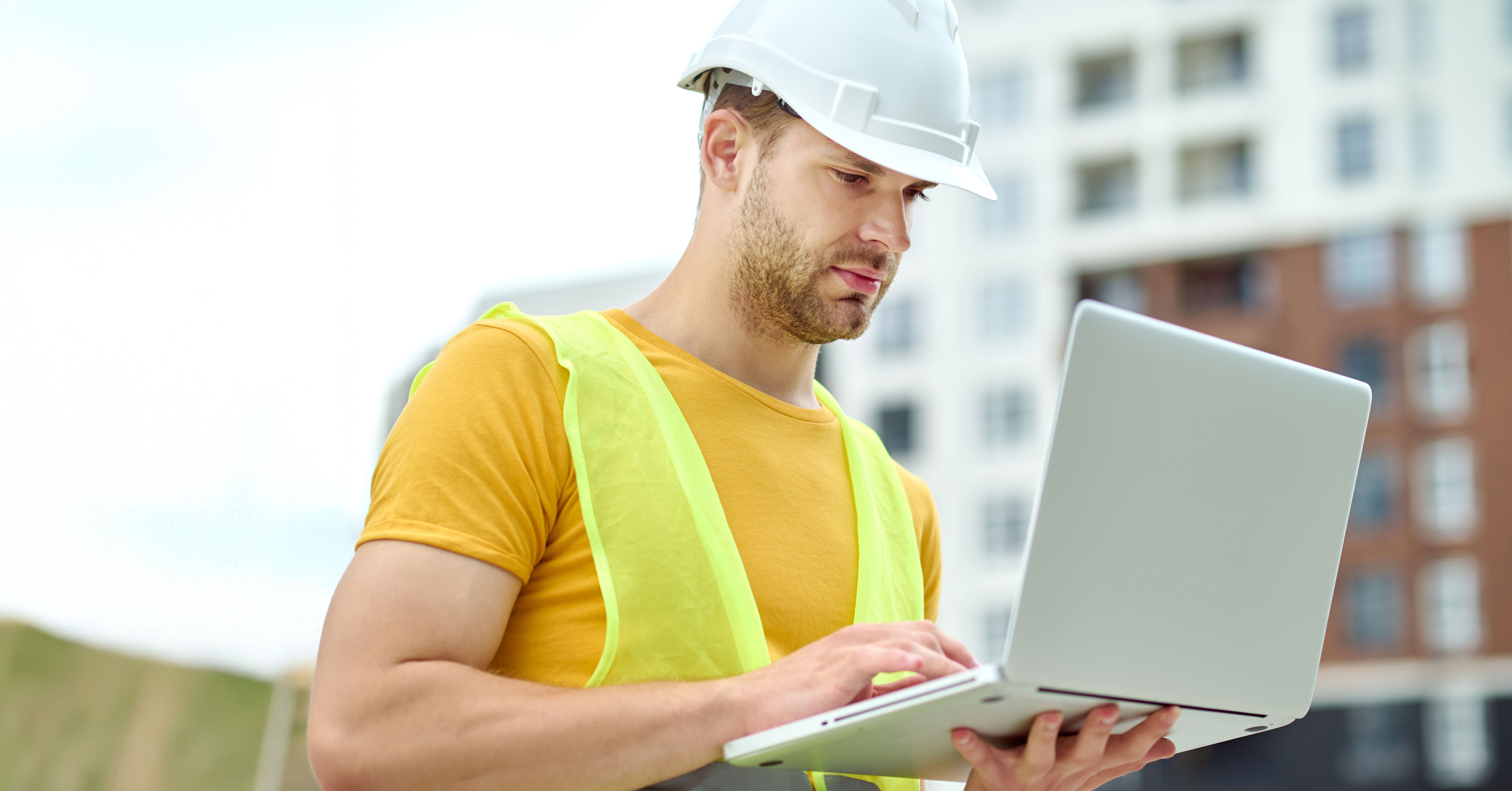 Employeur avec ordinateur portable